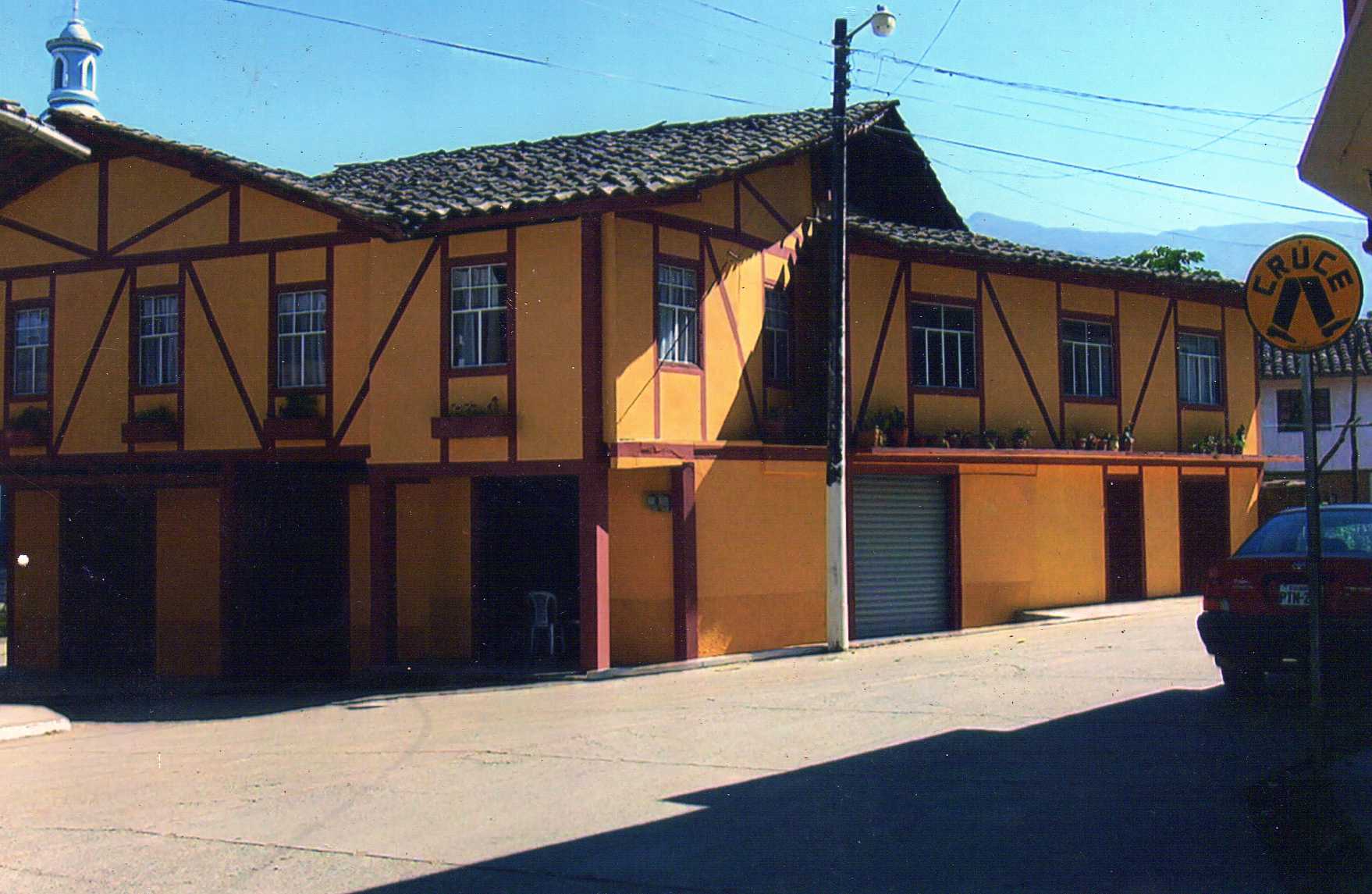 Casa de arquitectura colonial en la parroquia de Huertas, cerca de Zaruma, provincia de El Oro