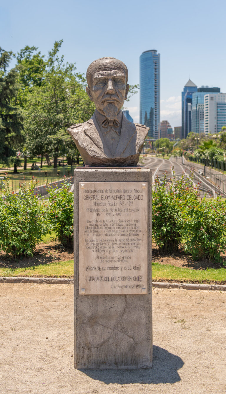 Busto del general Eloy Alfaro Delgado, líder de la Revolución Liberal