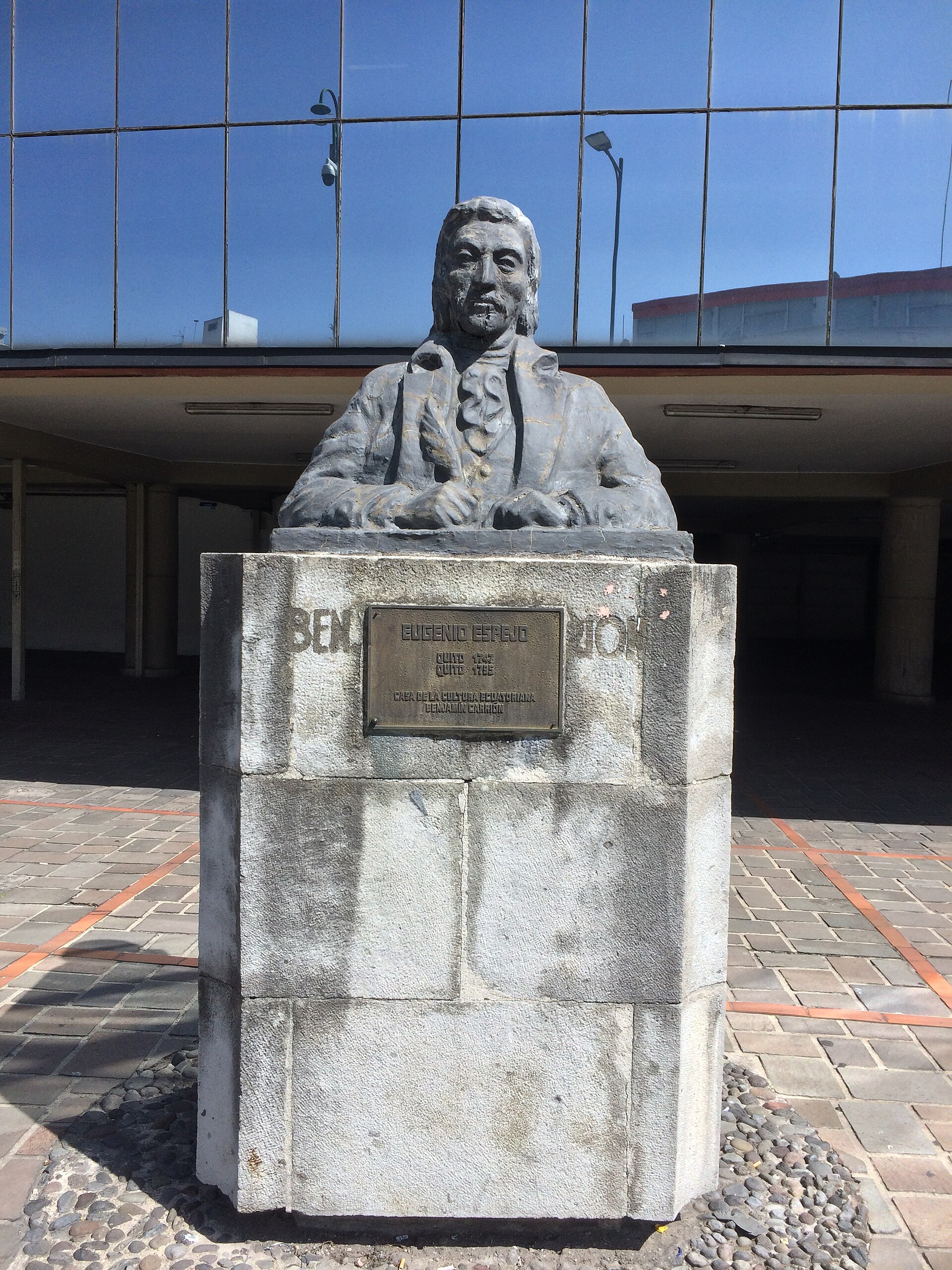 Busto de Eugenio de Santa Cruz y Espejo en la Casa de la Cultura Ecuatoriana, en Quito