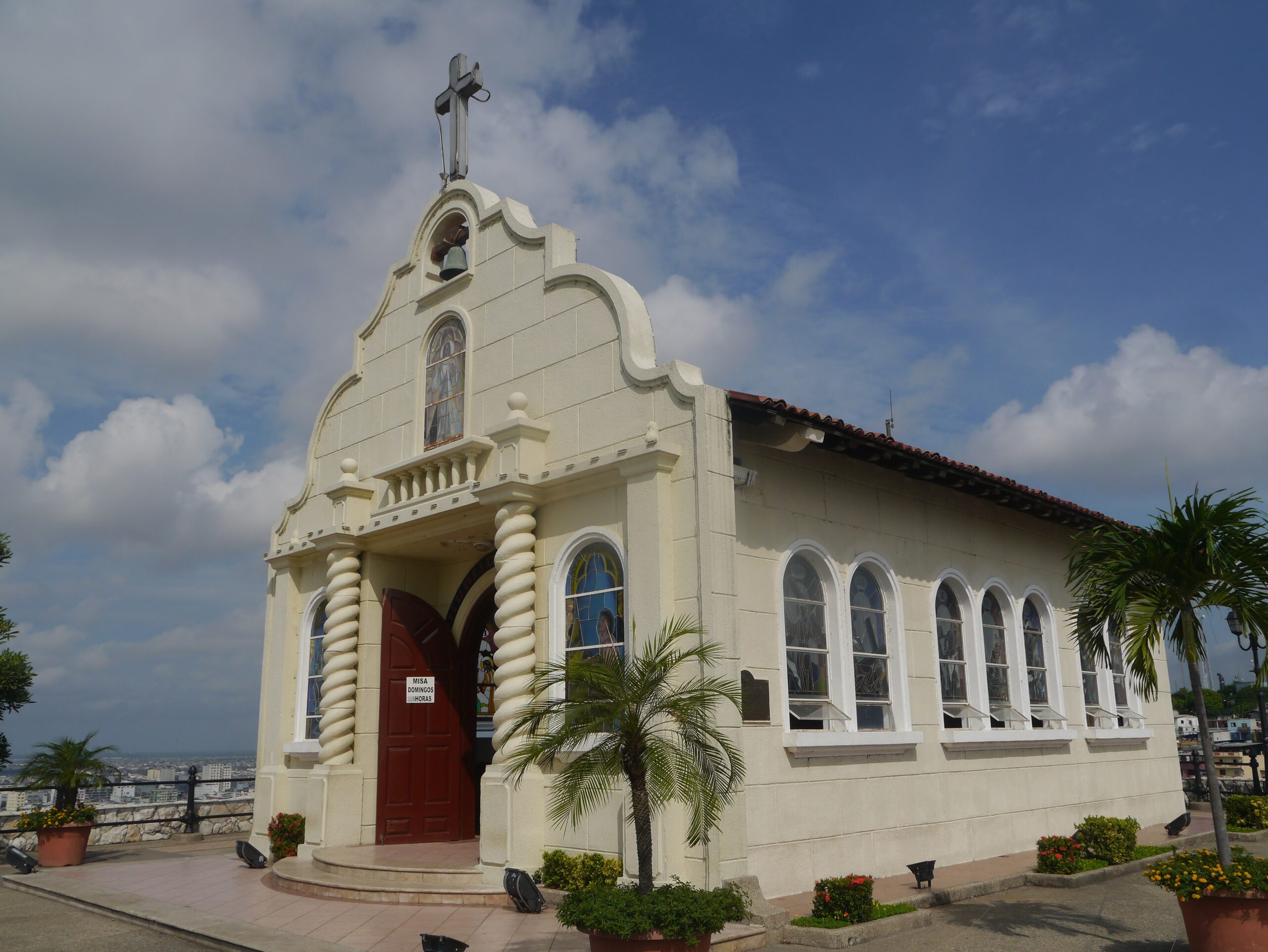 La capilla de Santa Ana, construida en 1548 en el cerro del mismo nombre, en el asentamiento original de Guayaquil