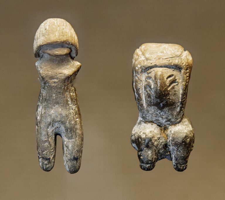 Conjunto de figurinas femeninas de cerámica de la cultura Valdivia