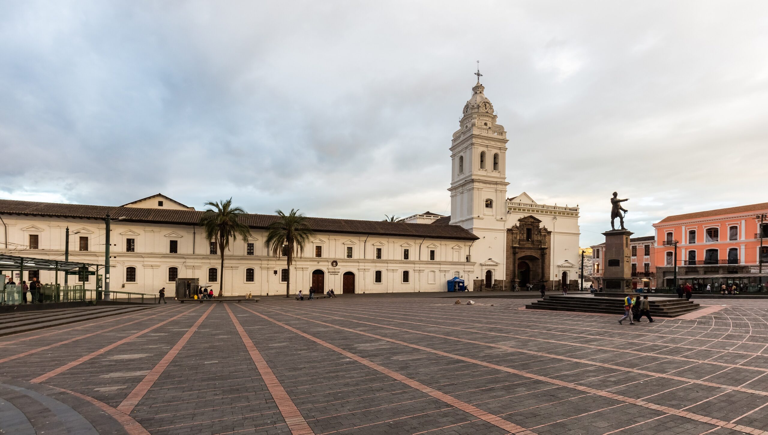 Fachada de la iglesia de Santo Domingo en Quito, ocupada pacíficamente el 28 de mayo de 1990 al inicio del levantamiento indígena