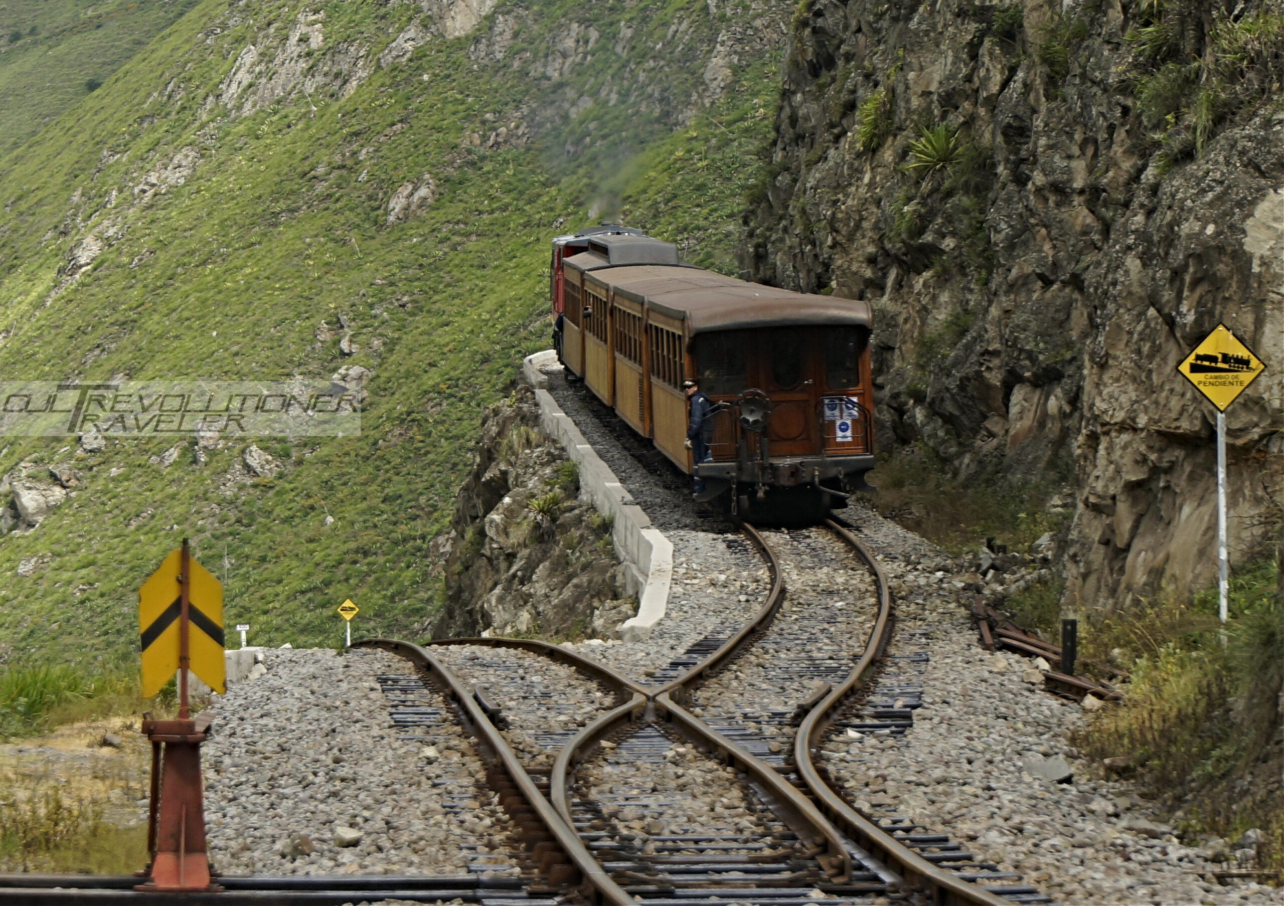 Tramo en zigzag del ferrocarril Guayaquil-Quito conocido como la Nariz del Diablo