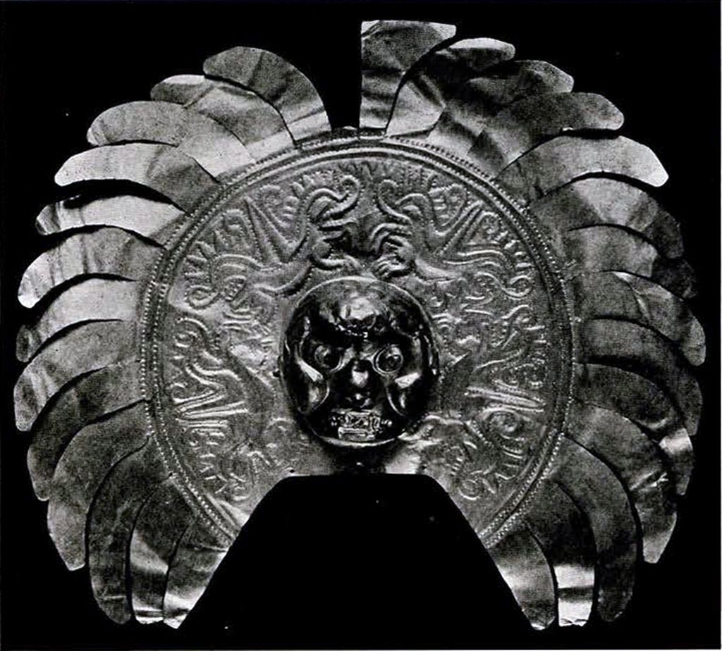 Pectoral de oro trabajado de la cultura La Tolita