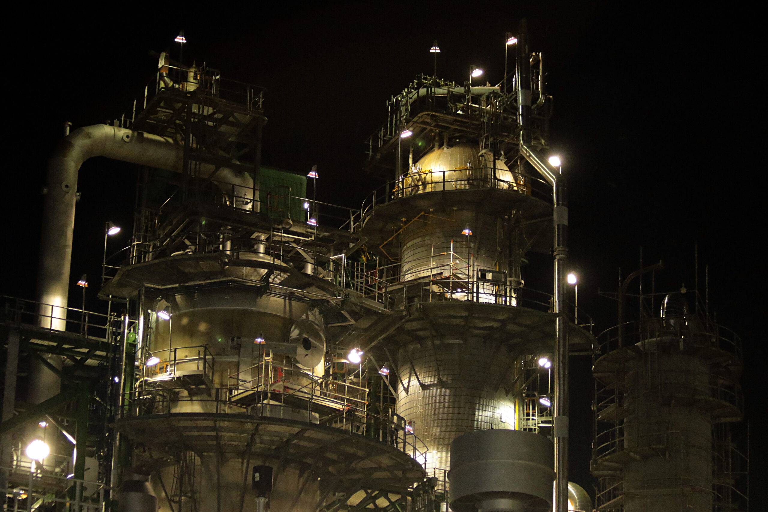 Vista diurna de las instalaciones de la refinería estatal de Esmeraldas