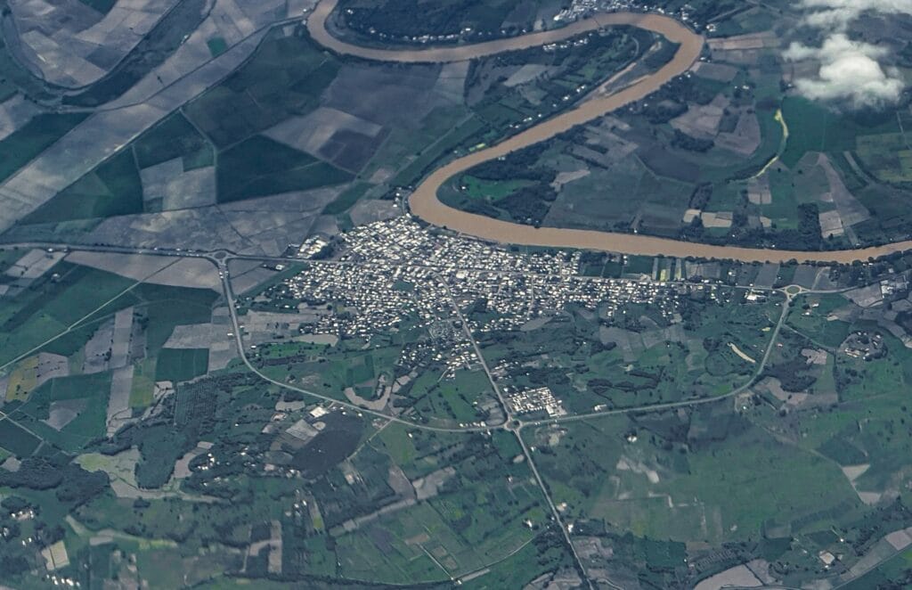 Vista aérea del río Daule en la cuenca del Guayas, Ecuador