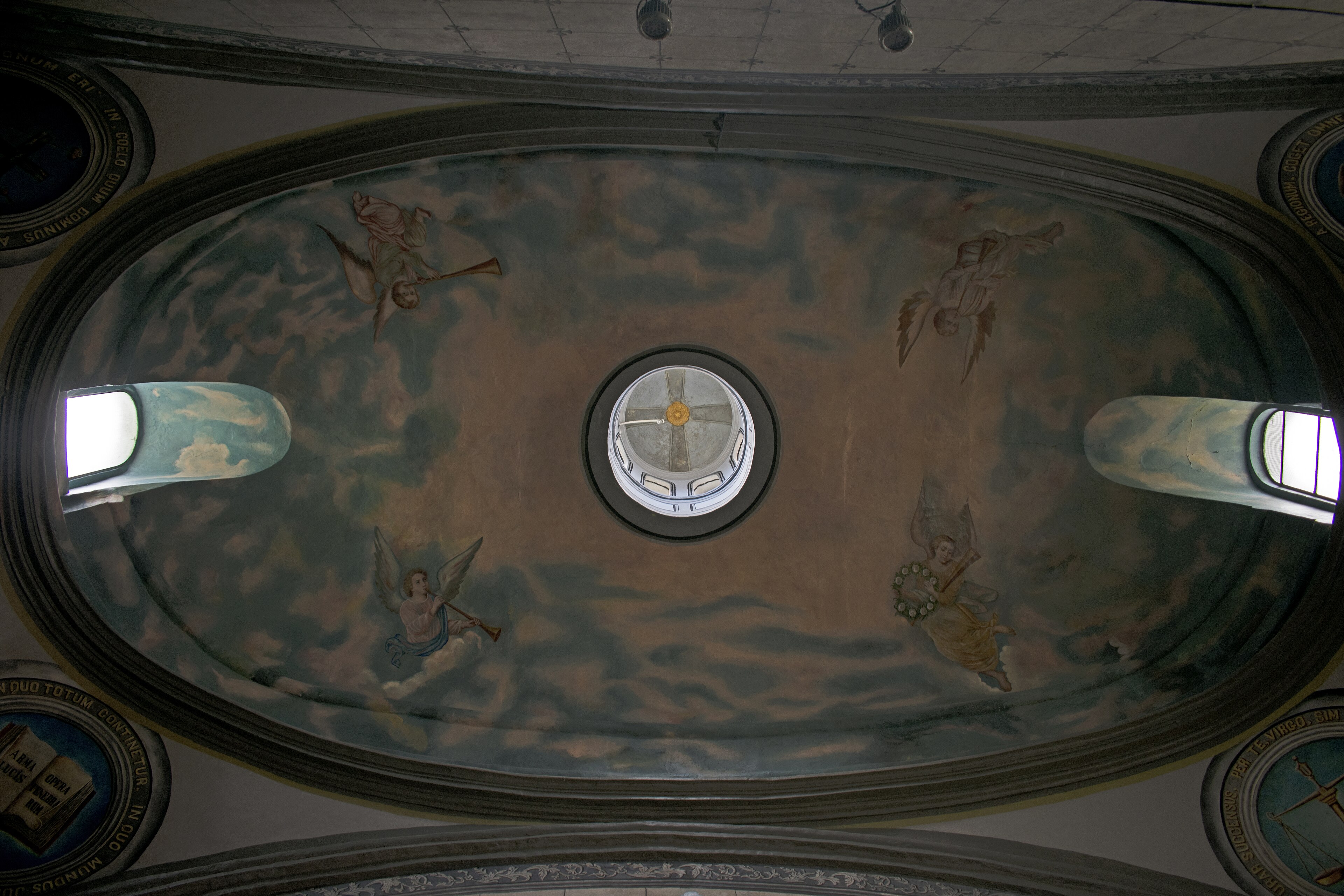 Interior de la Catedral Metropolitana de Quito, donde reposan los restos del obispo Cuero y Caicedo junto a los de Sucre y Carlos Montúfar