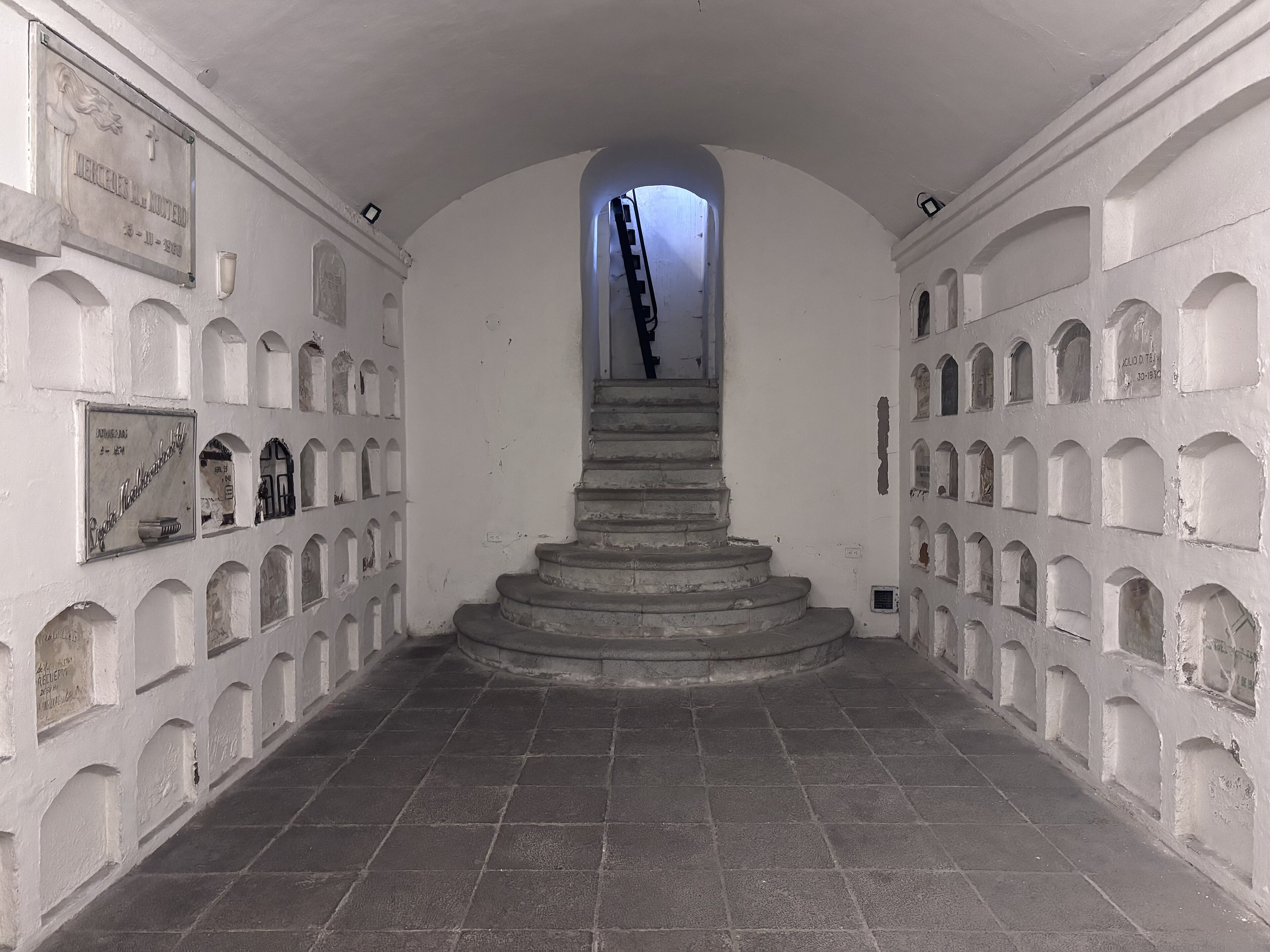 Cripta del Convento de San Agustín en Quito, donde Miguel de Santiago fue enterrado por Bula Pontificia en 1706