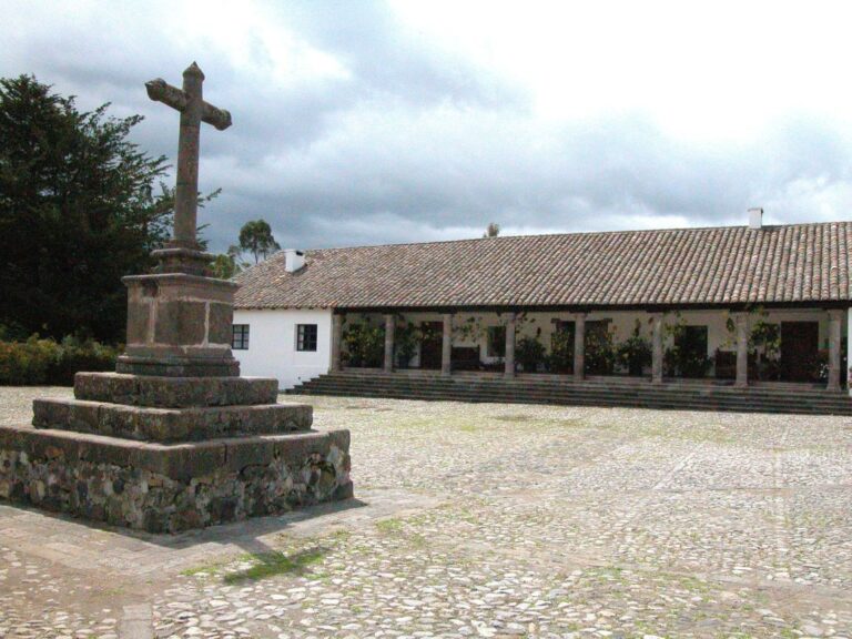 Patio principal de la Hacienda de Zuleta, en Imbabura, una gran hacienda serrana tradicional