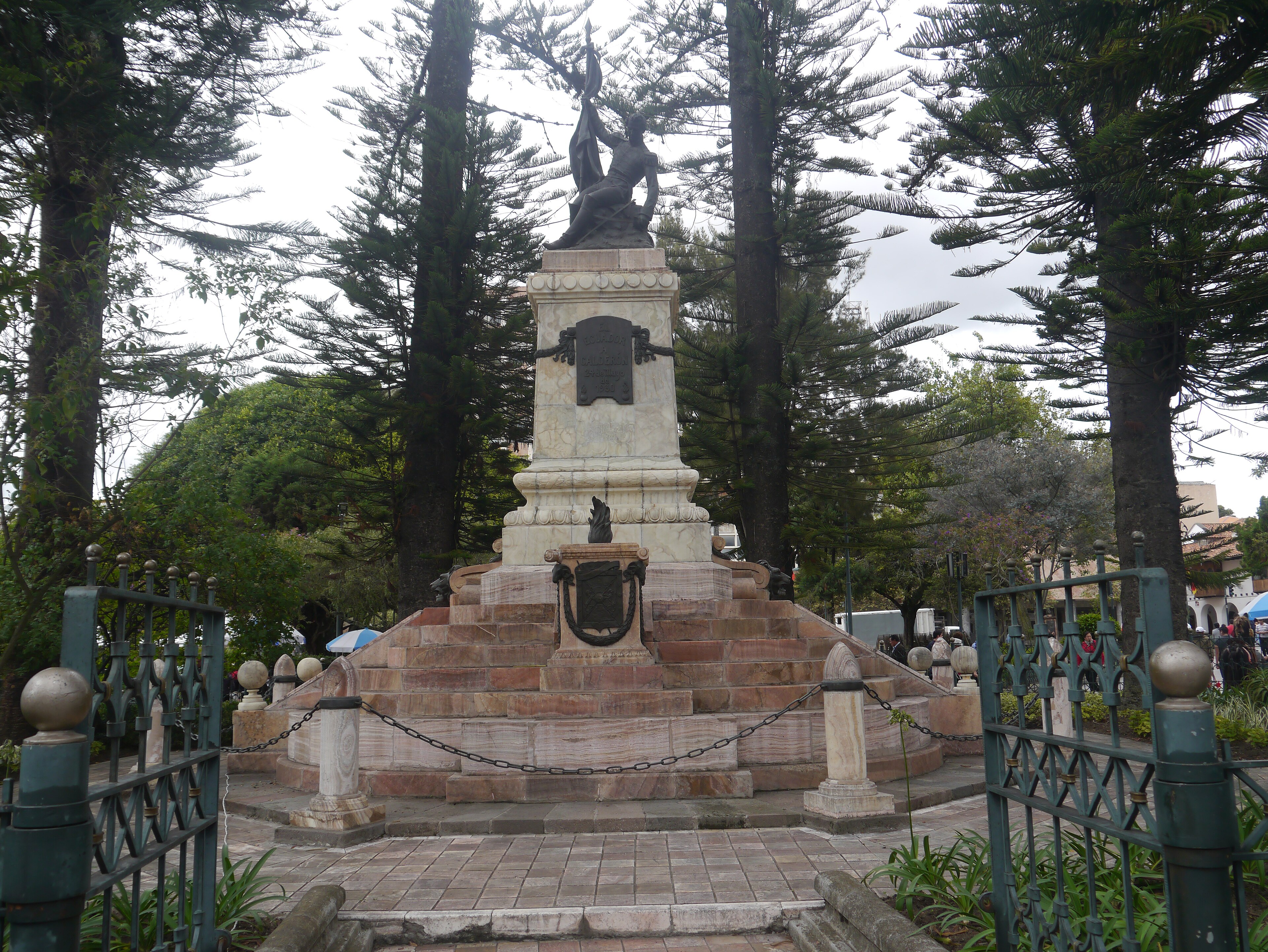Monumento a Abdón Calderón en el parque del mismo nombre, Cuenca, erigido en 1927