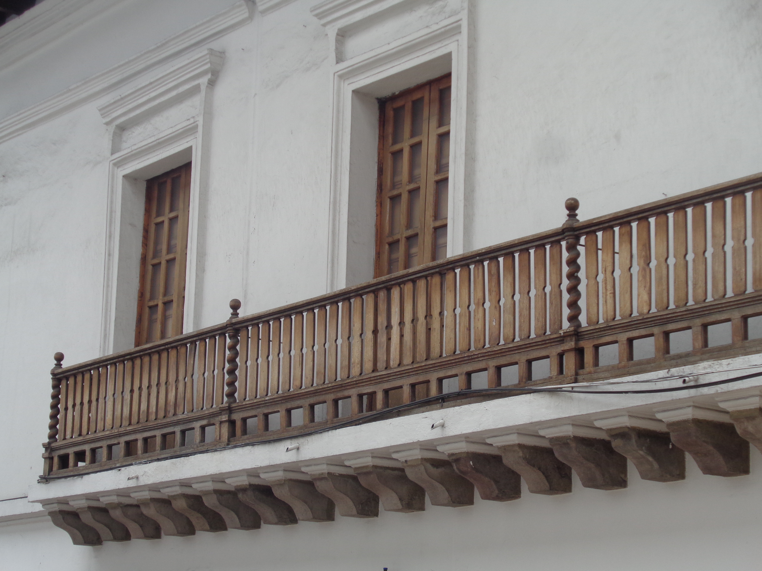 Museo de Arte Colonial de Quito, donde se conservan piezas de platería religiosa elaboradas por los gremios coloniales de plateros y batihojas