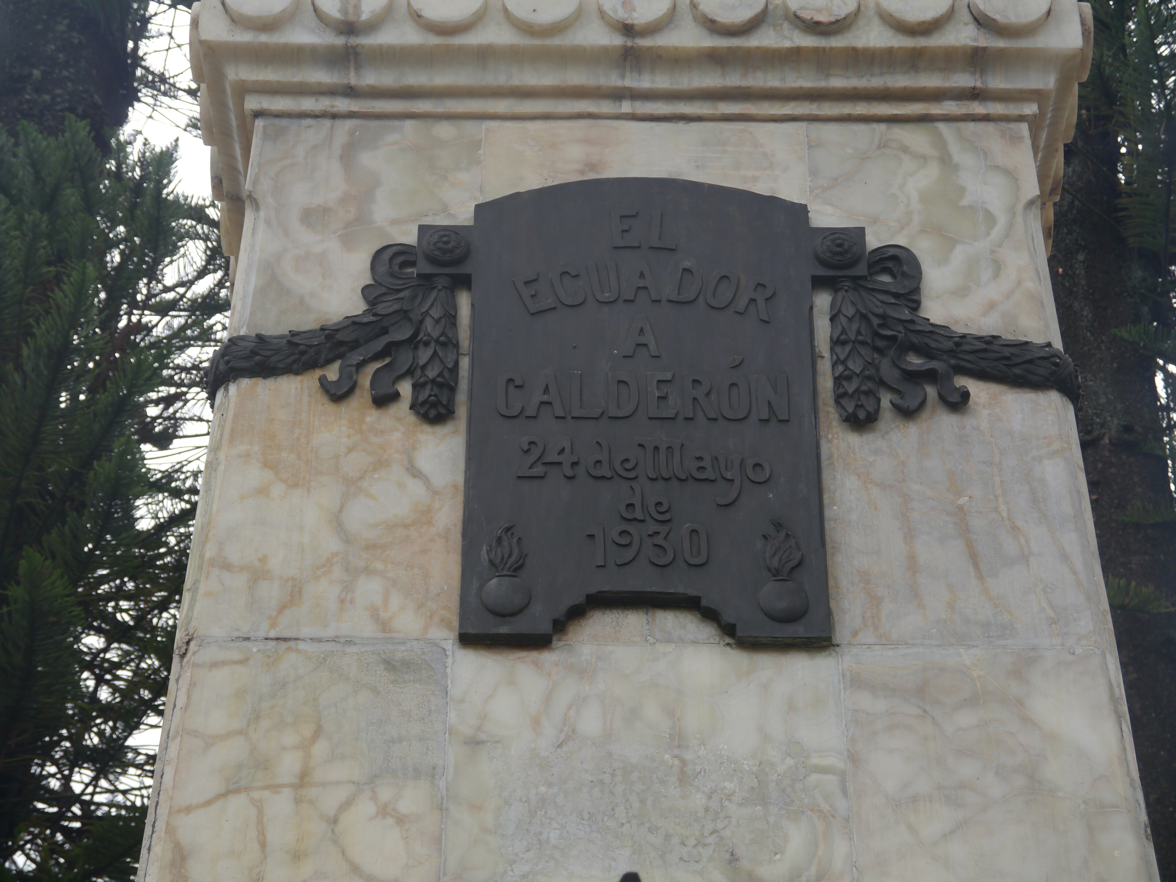 Placa conmemorativa del Monumento a Abdón Calderón en Cuenca