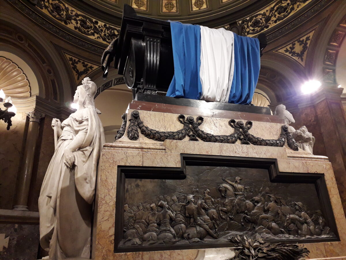Mausoleo del general José de San Martín en la Catedral Metropolitana de Buenos Aires