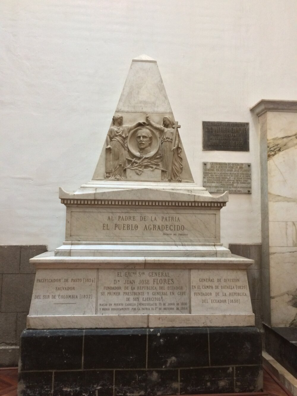 Tumba de Juan José Flores en la Catedral Metropolitana de Quito